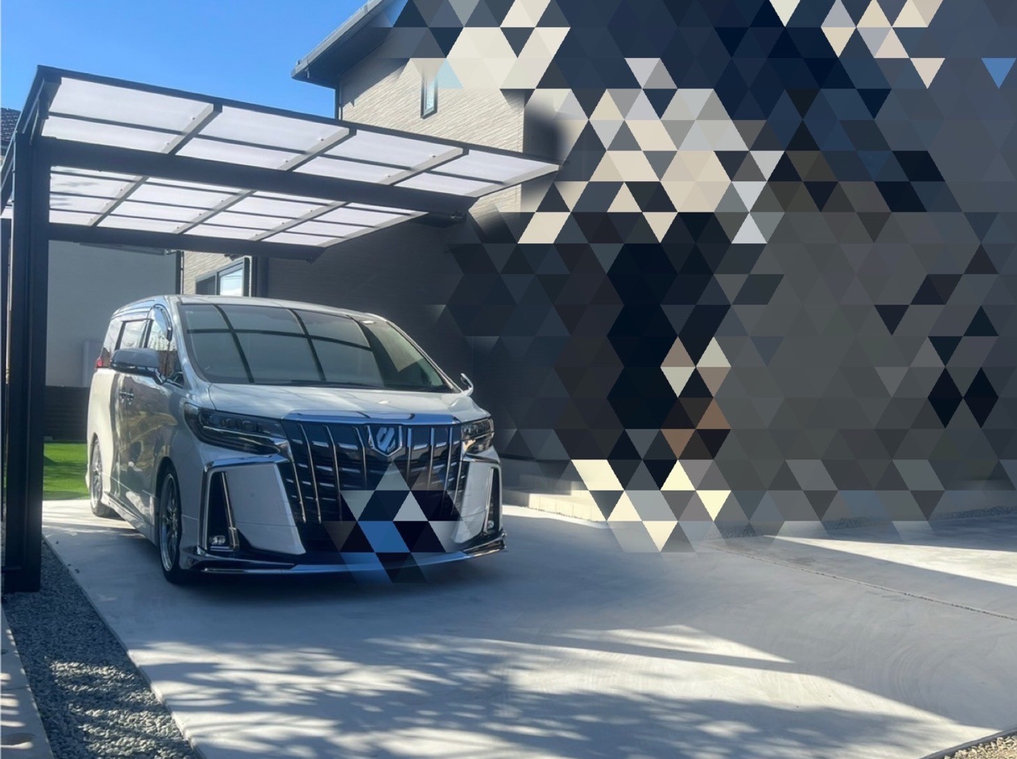 庭と駐車場の美しいレイアウト